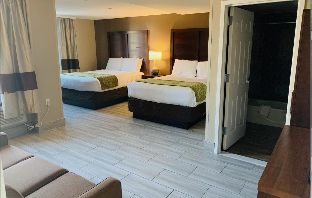 Queen Suite Two Queen Beds Non-Smoking
