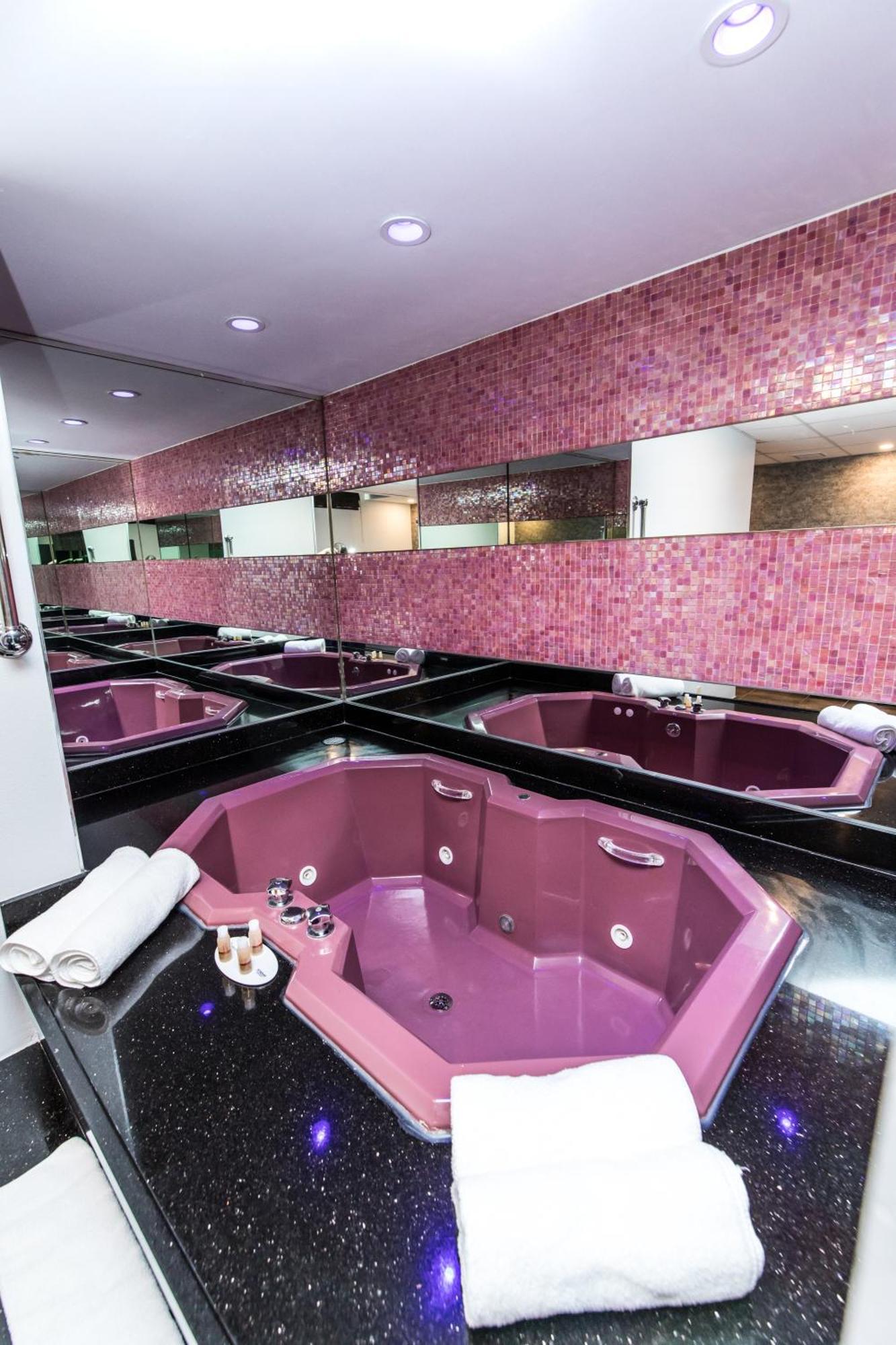 King Suite Spa Bath