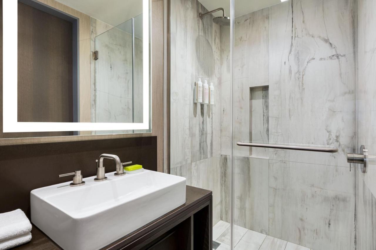 Deluxe King Room High Floor