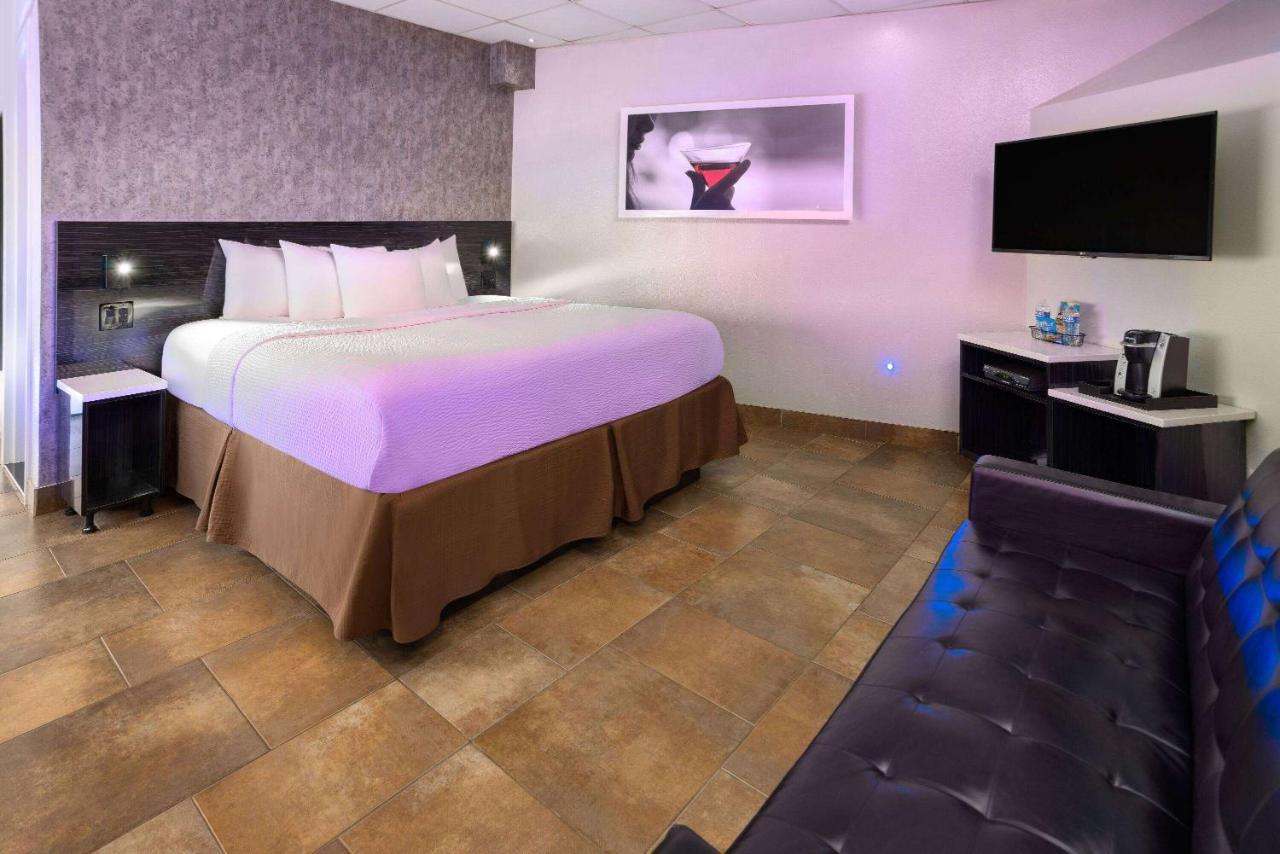 King Suite Spa Bath