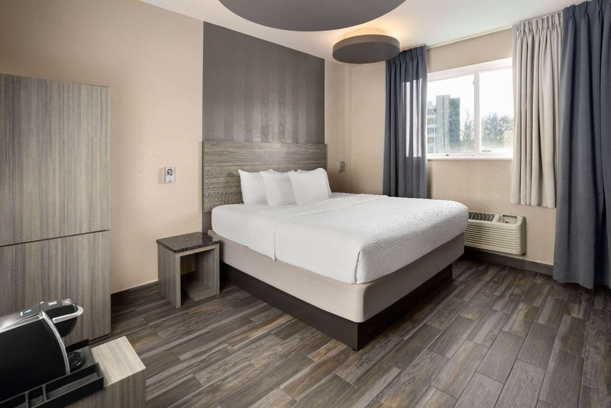 King Suite Spa Bath