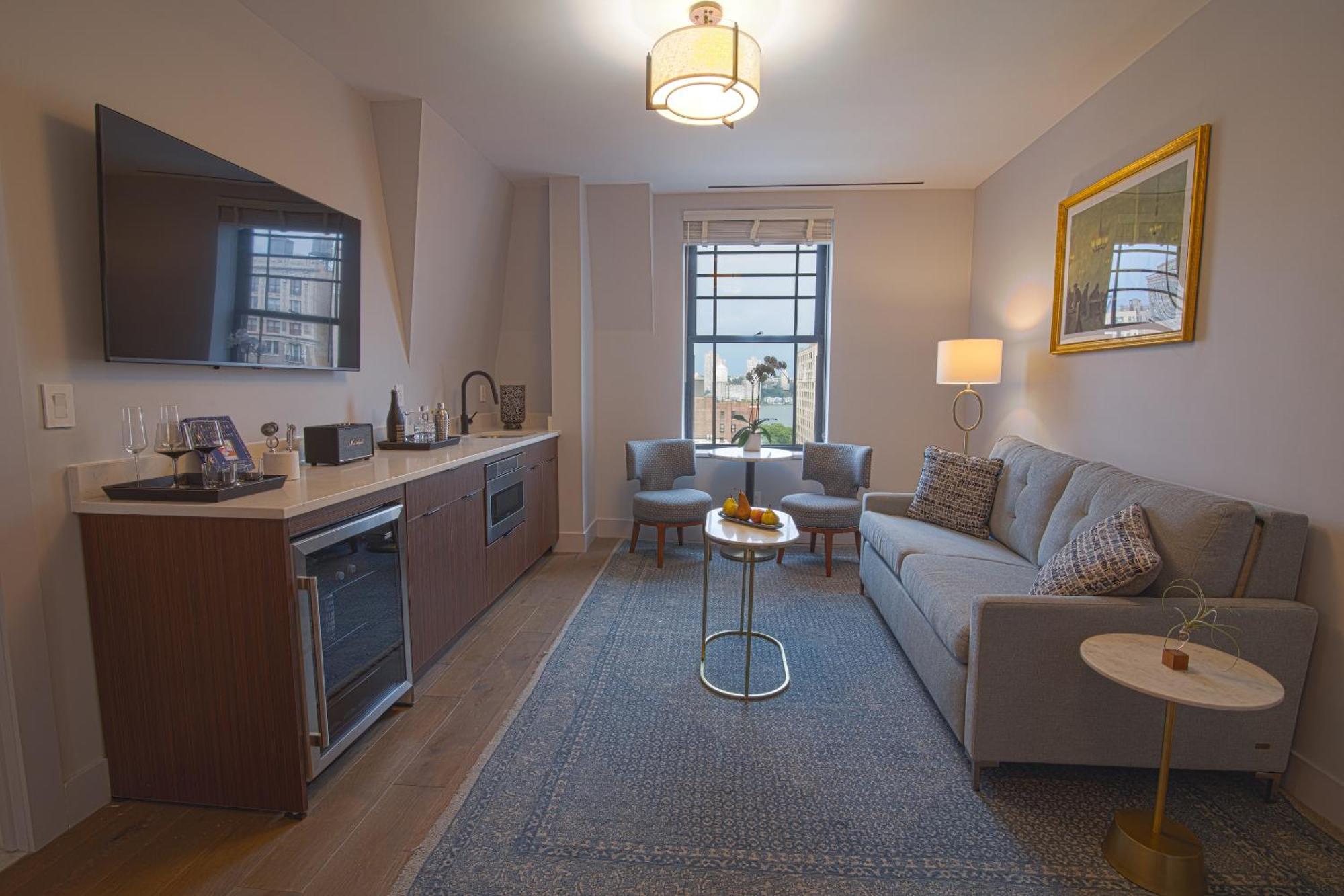 Hudson Two-bedroom Suite 1 King Bed 2 Full Beds & Sofa Bed,1558245601:JPEG