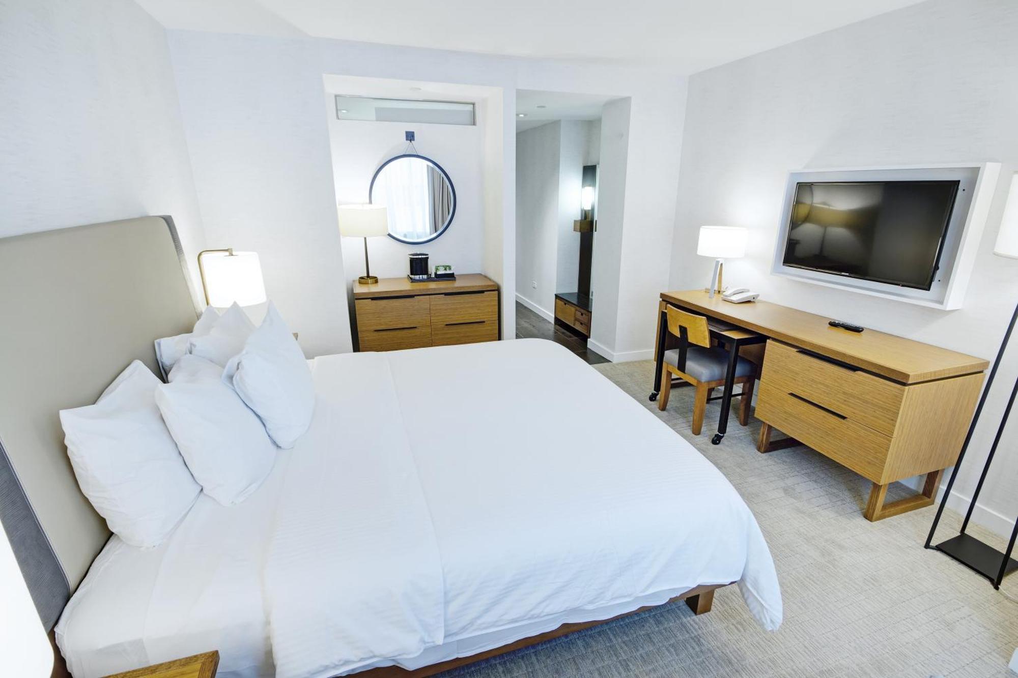 Deluxe King Room