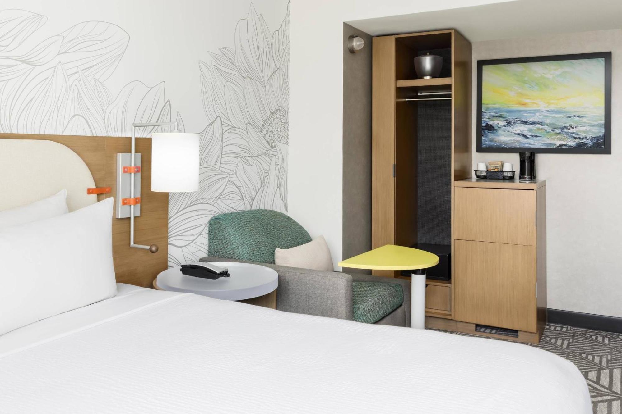 Studio King Room City View