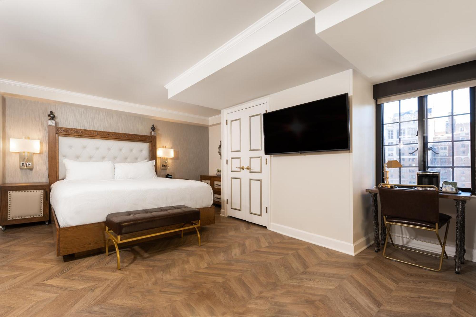 Luxe King Suite