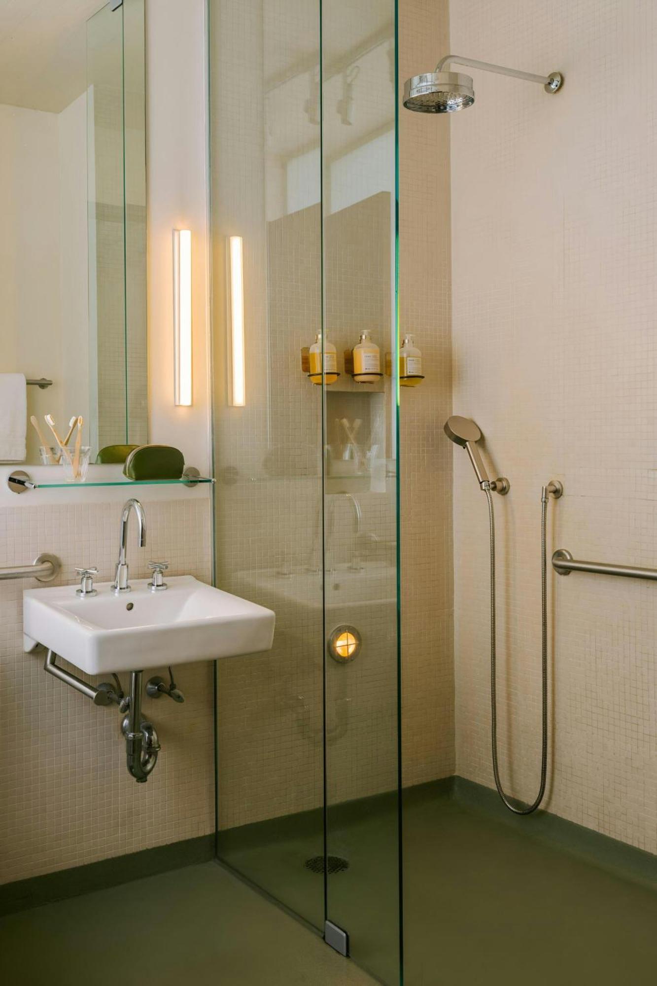 1 Queen Room Mobility Accessible