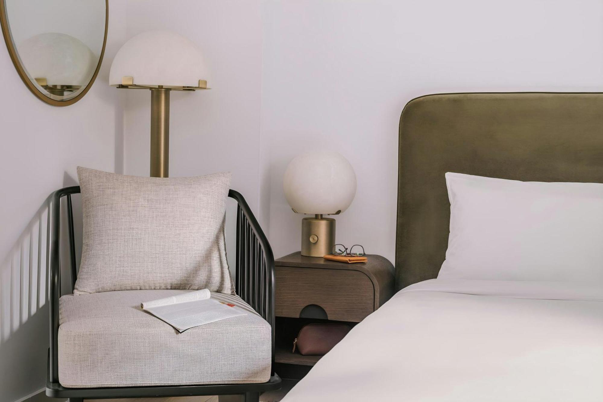 Studio Apartment Queen Bed