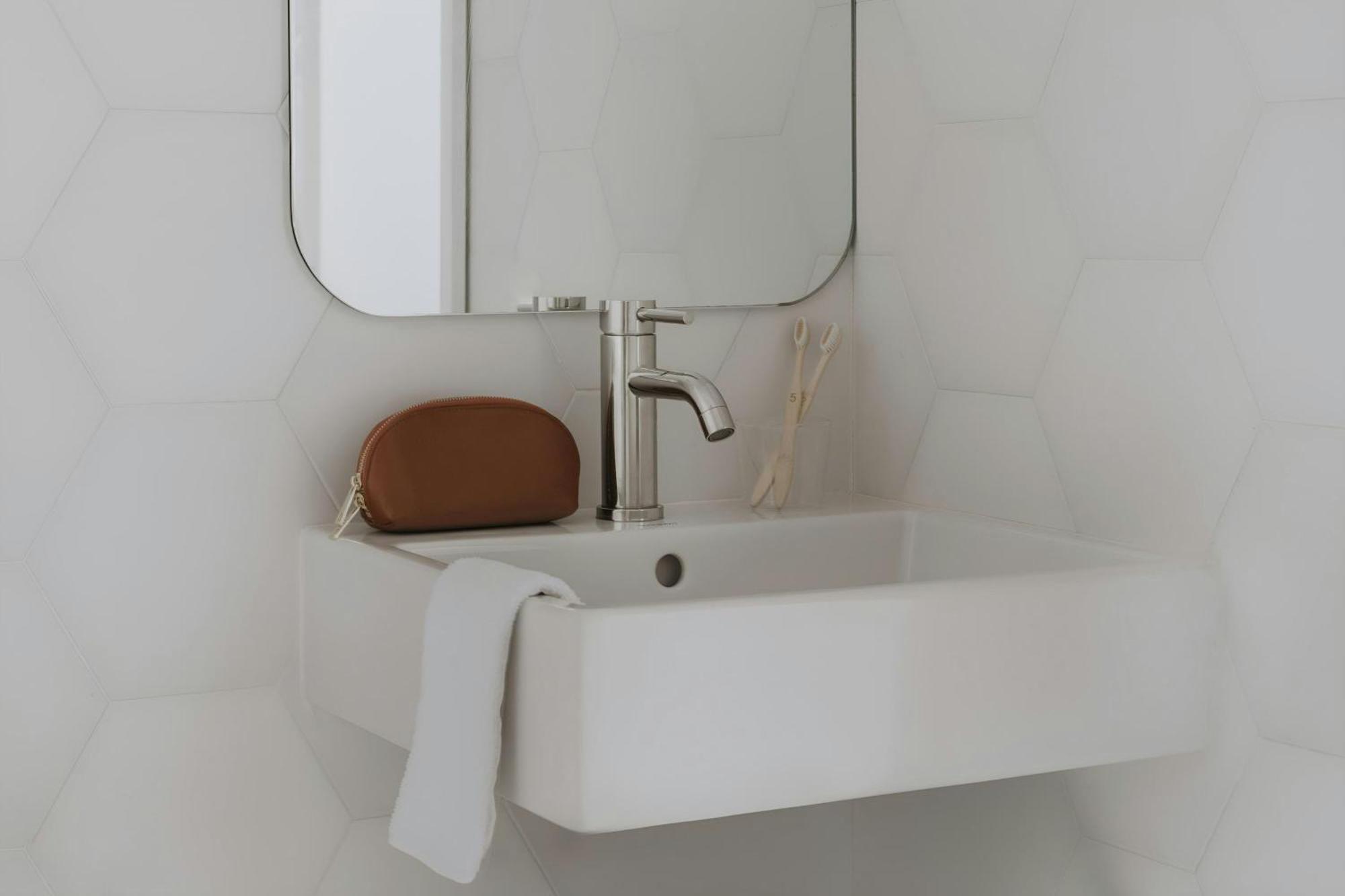 Queen Room Mobility Hearing Accessible Transfer Shower