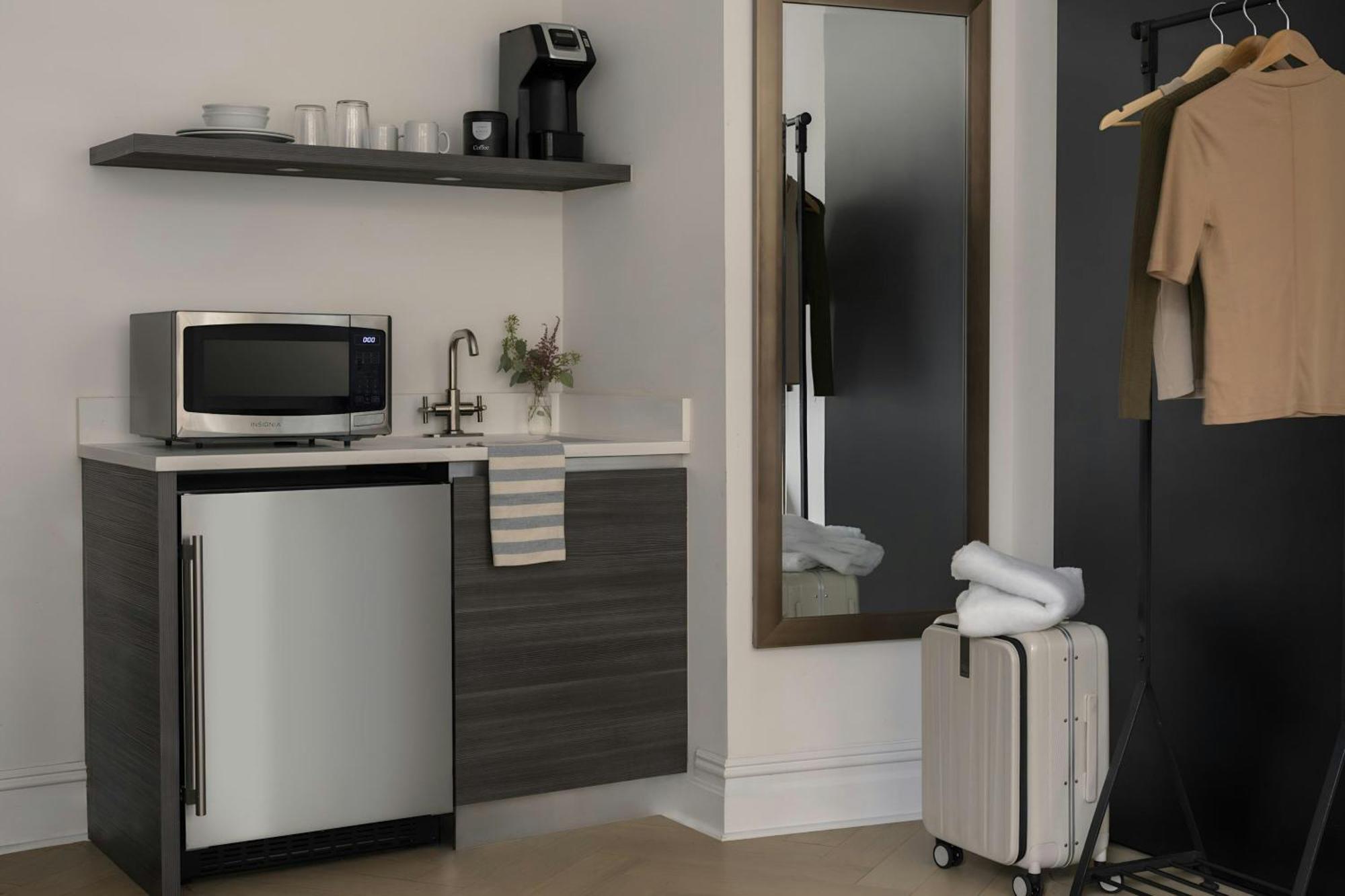 Queen Room Kitchenette