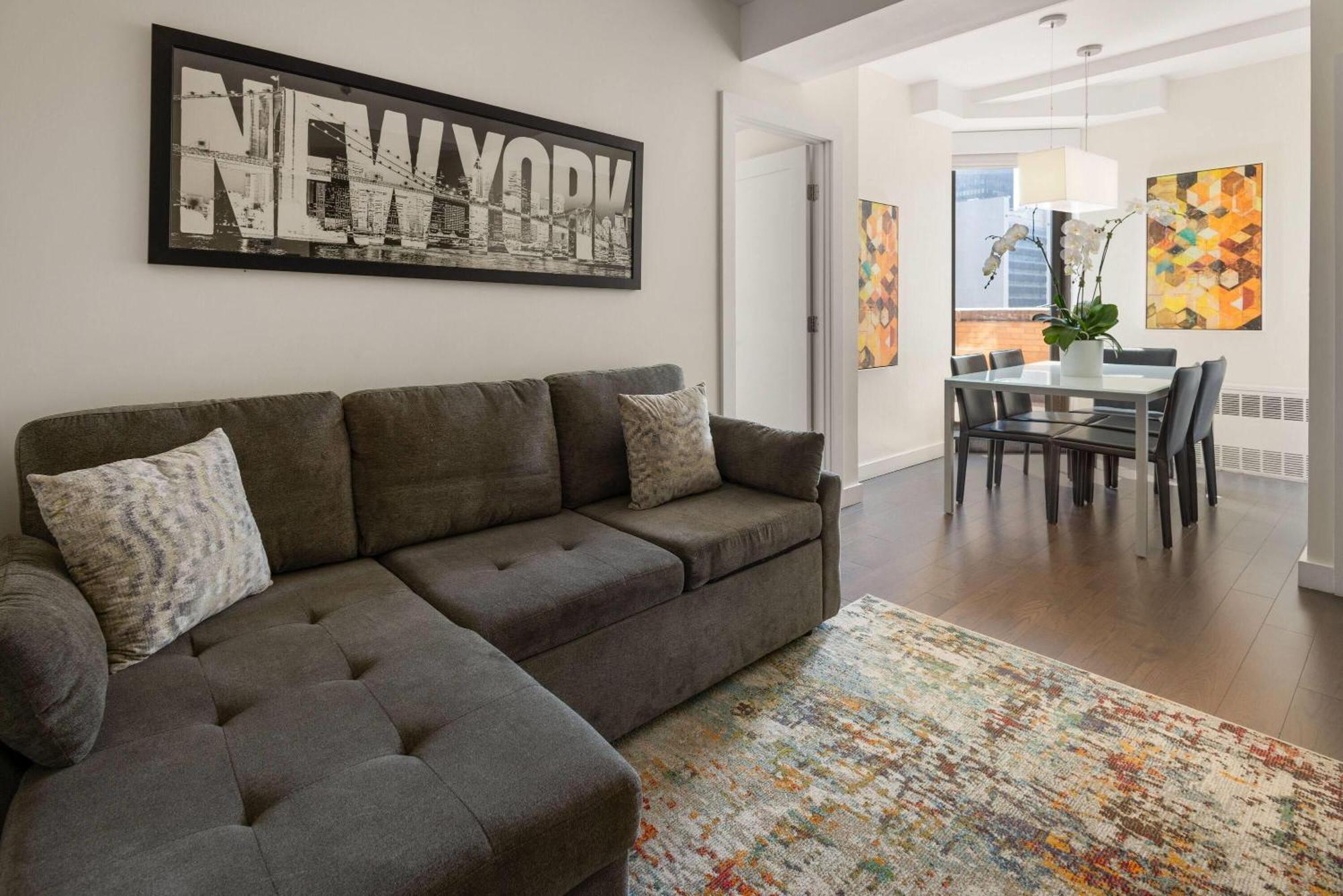 2 Queen Beds Two-Bedroom Apartment Non-Smoking