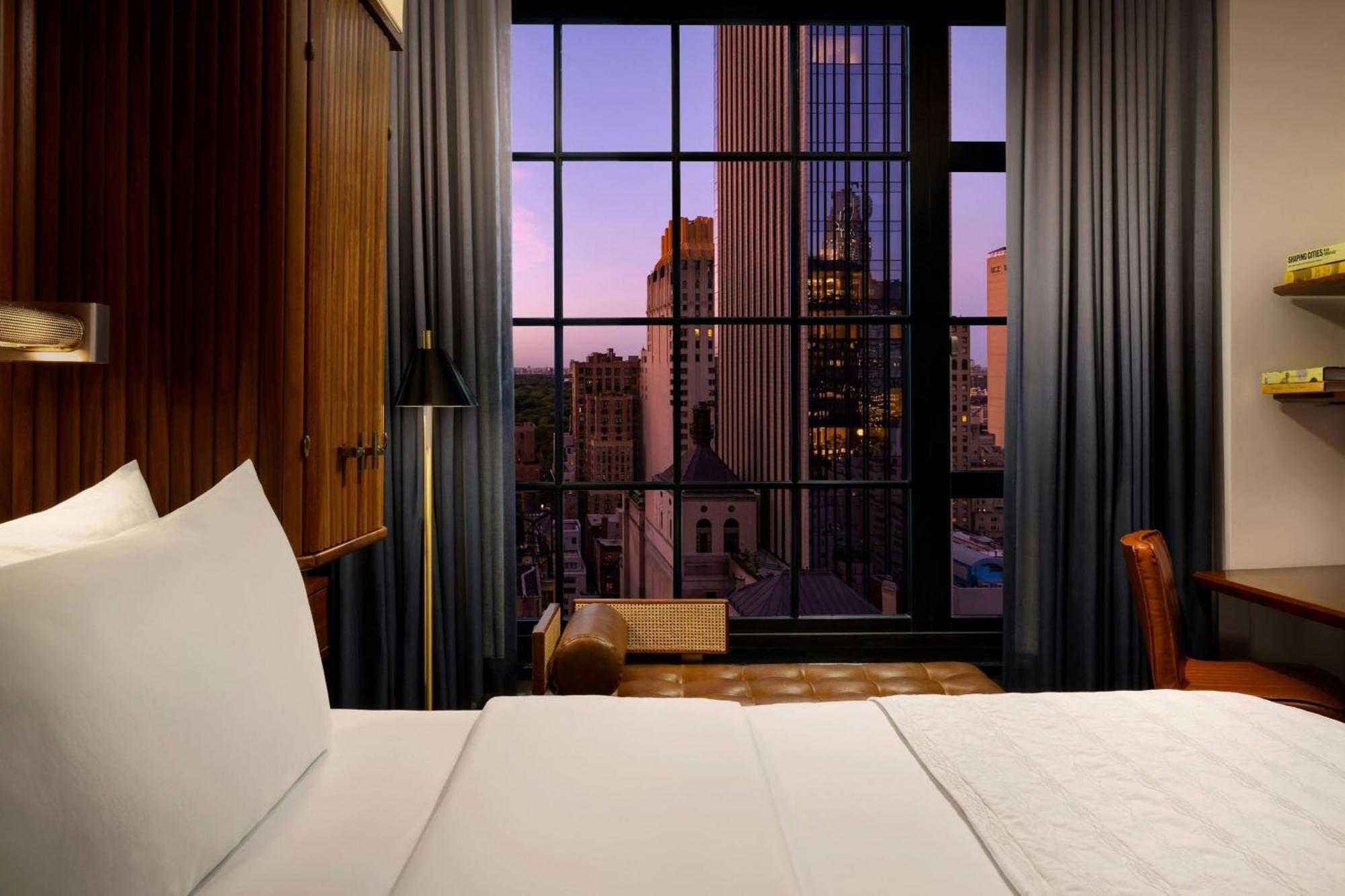 Deluxe King Room City View High Floor
