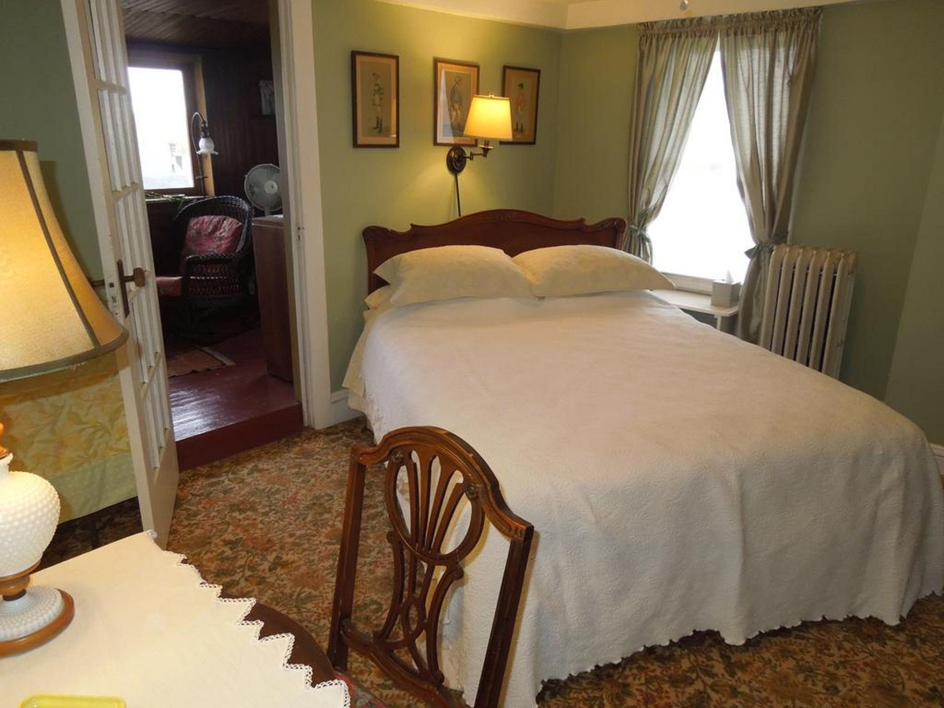 Queen Room Porch