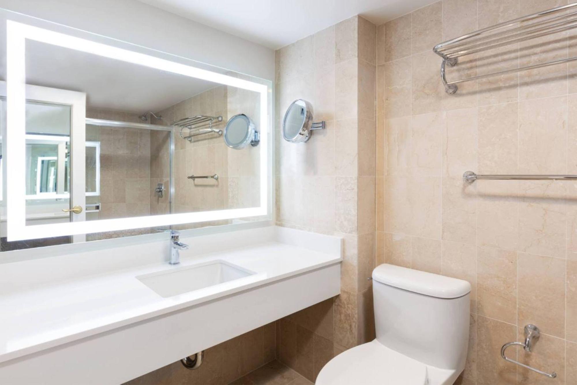 Luxe King Suite