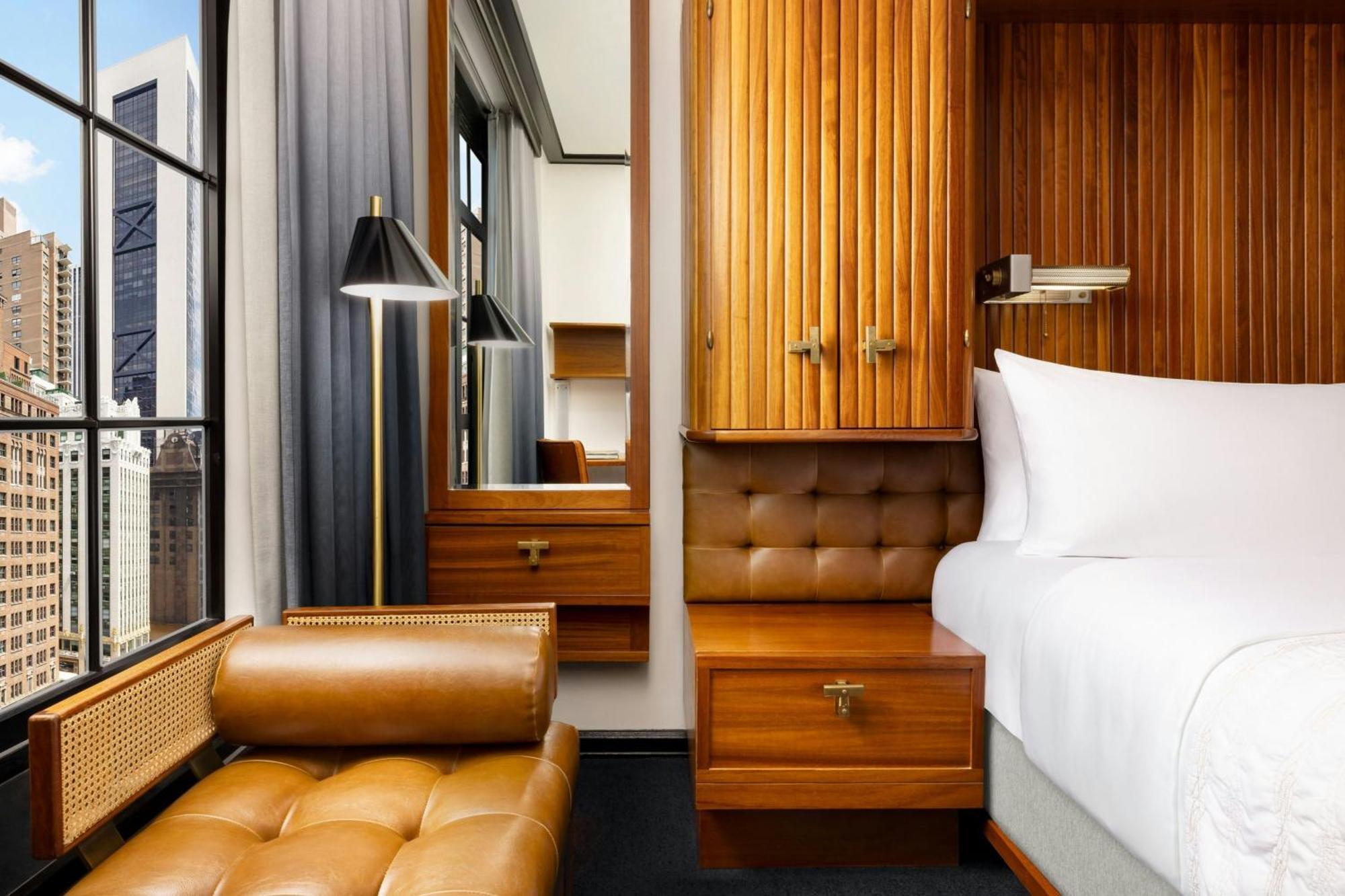 Deluxe King Room City View High Floor