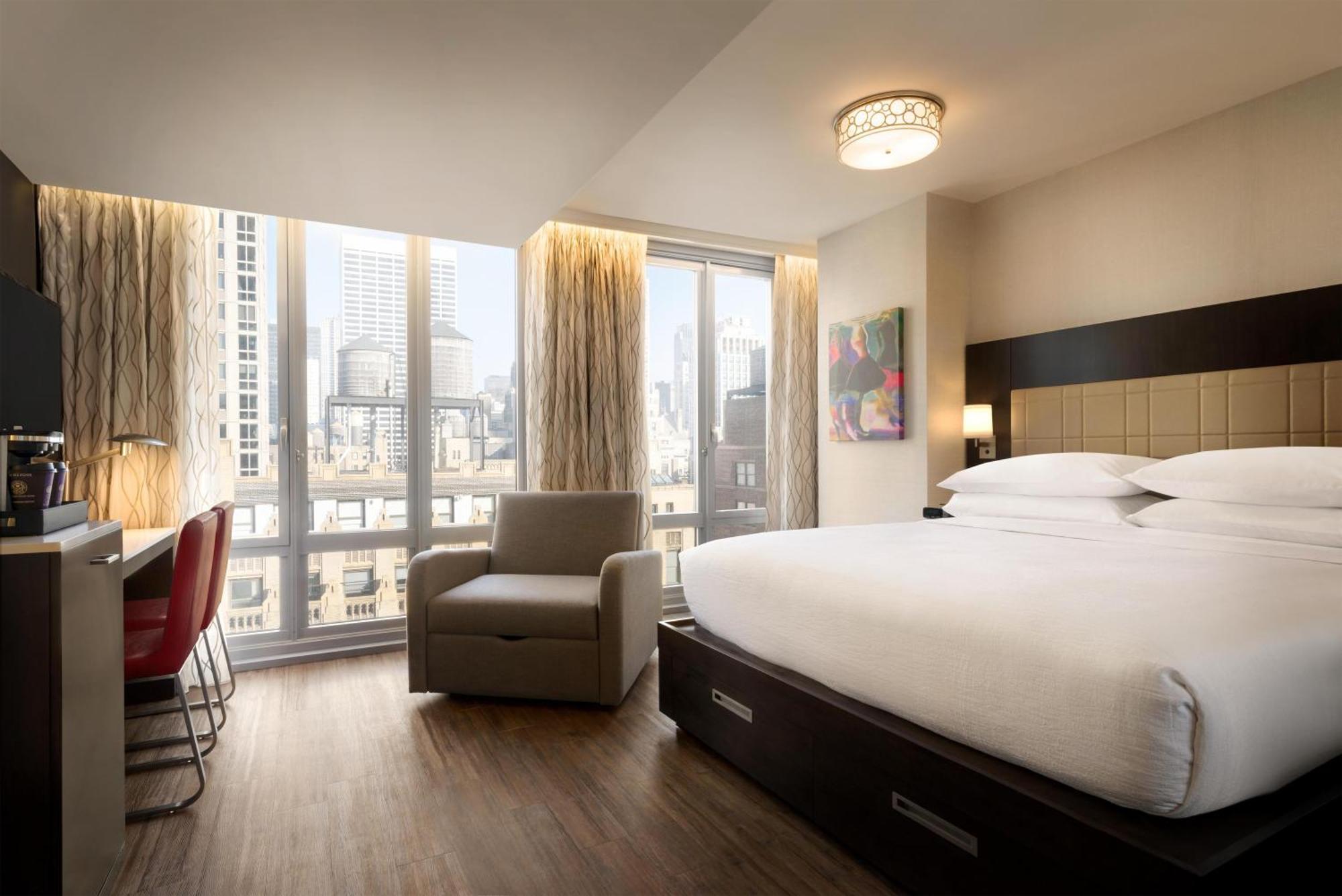 1 King Bed Sky View Hearing Accessible