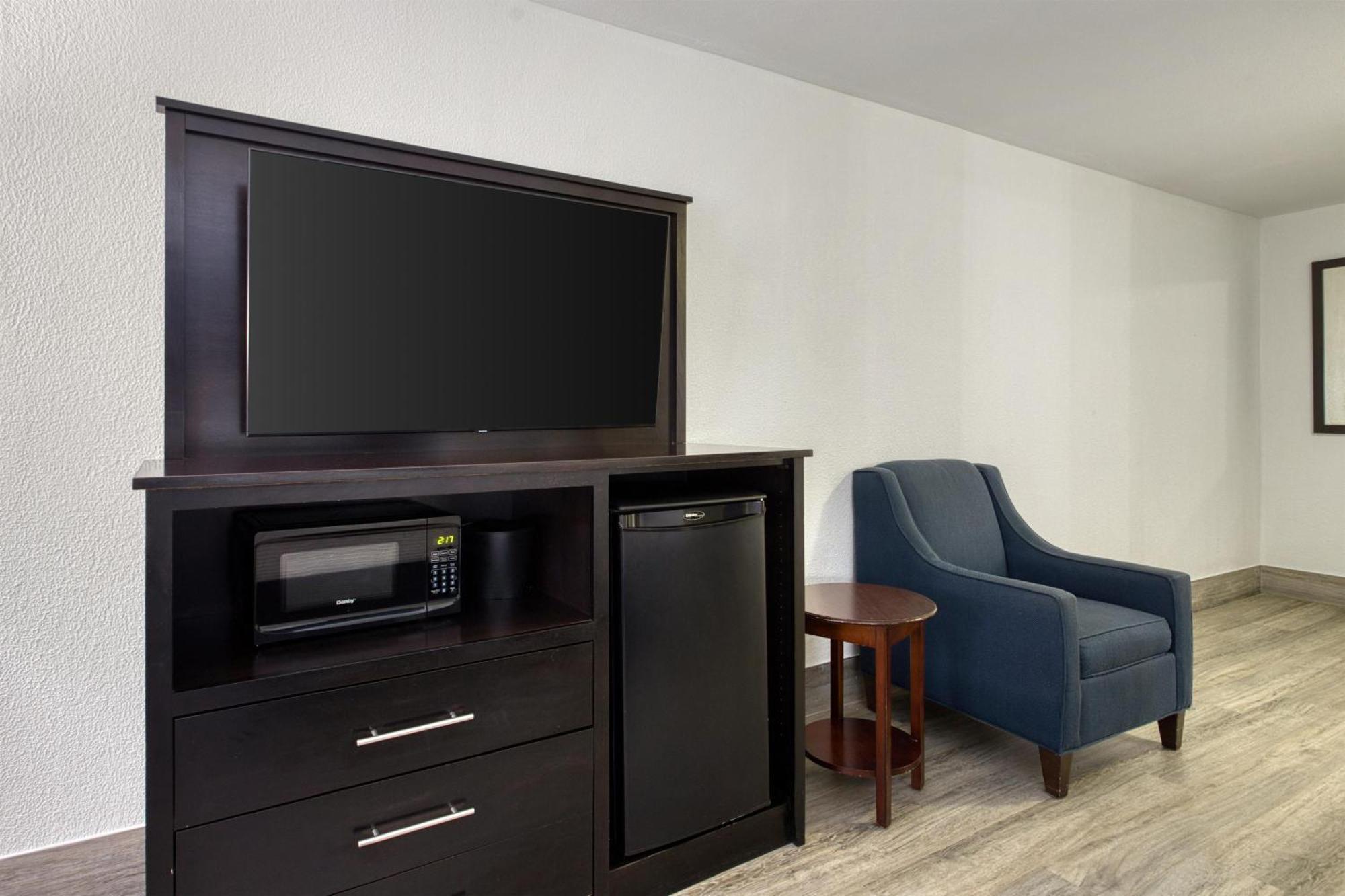 Executive Queen Room Two Queen Beds Non-Smoking