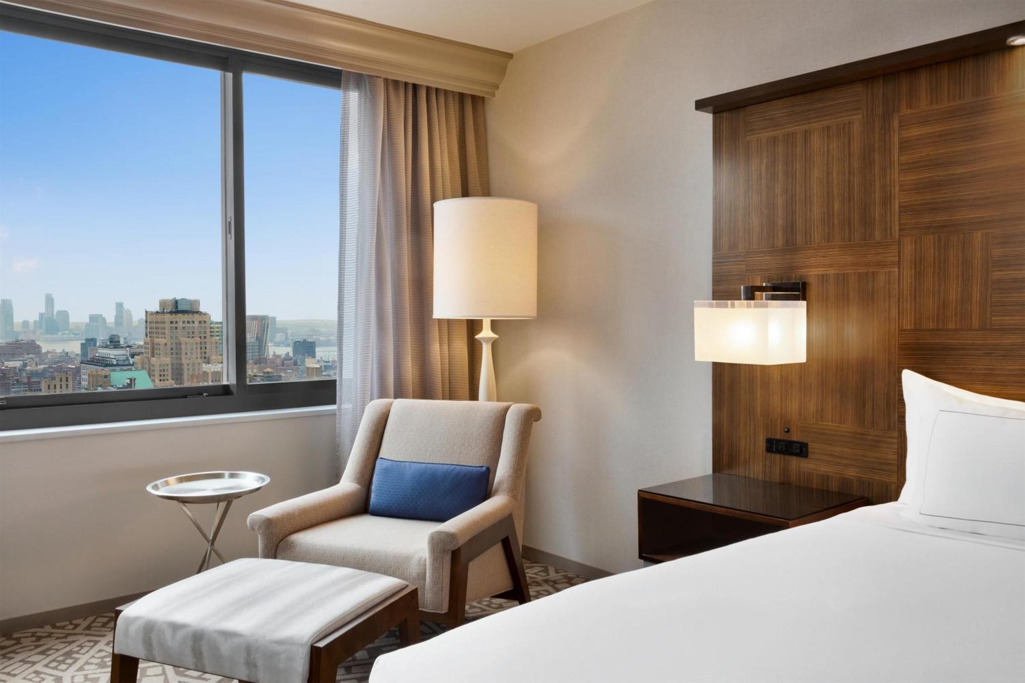 Deluxe King Room - High Floor