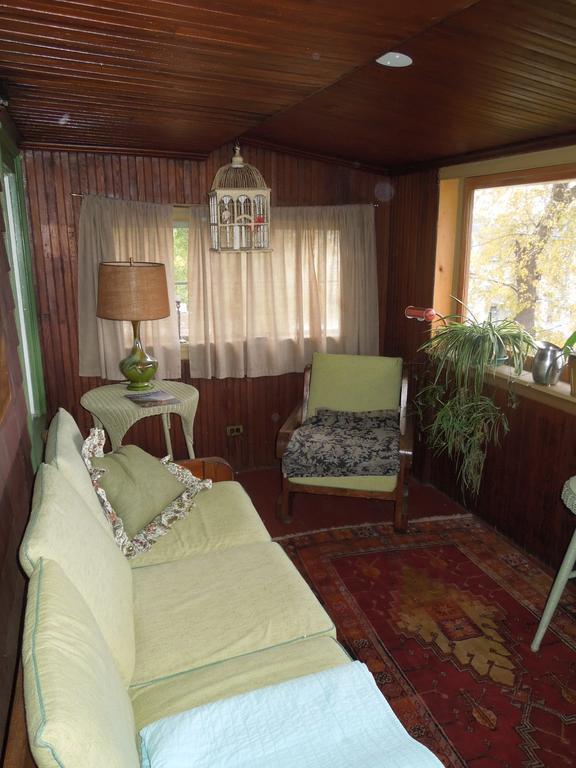 Queen Room Porch