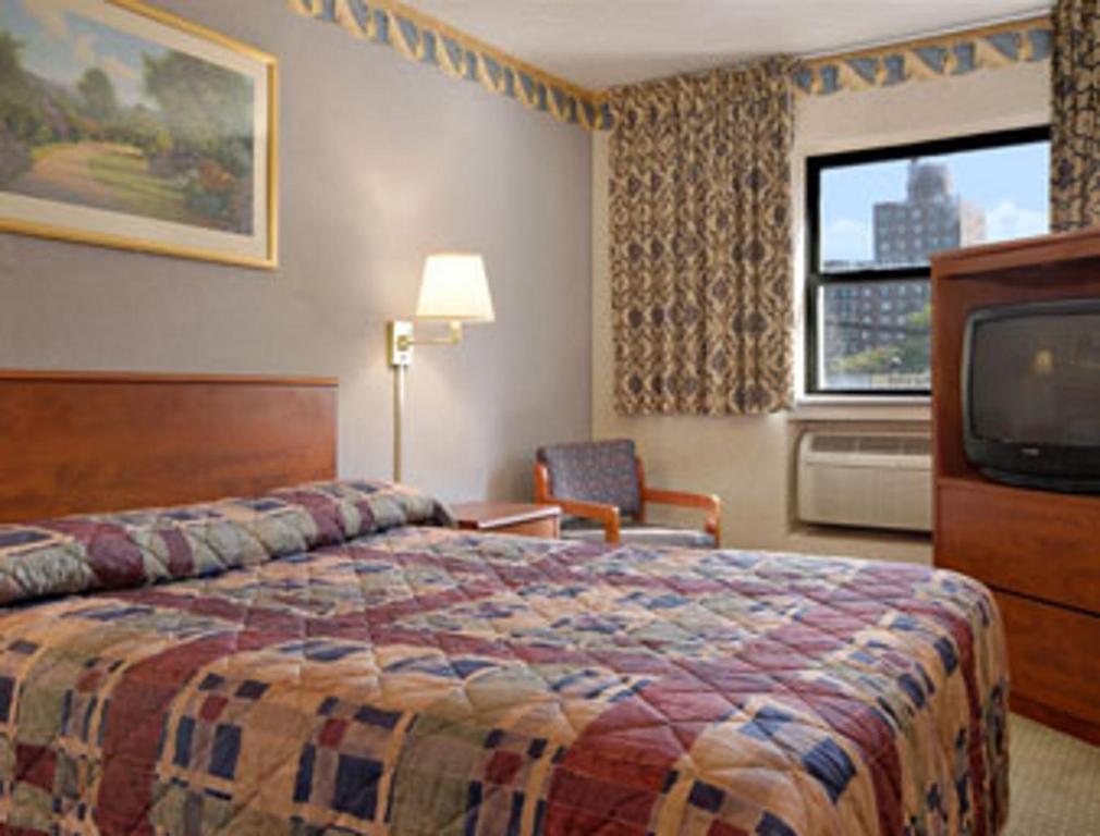 Superior Queen Room with Three Queen Beds - Non-Smoking,1276052515:JPEG