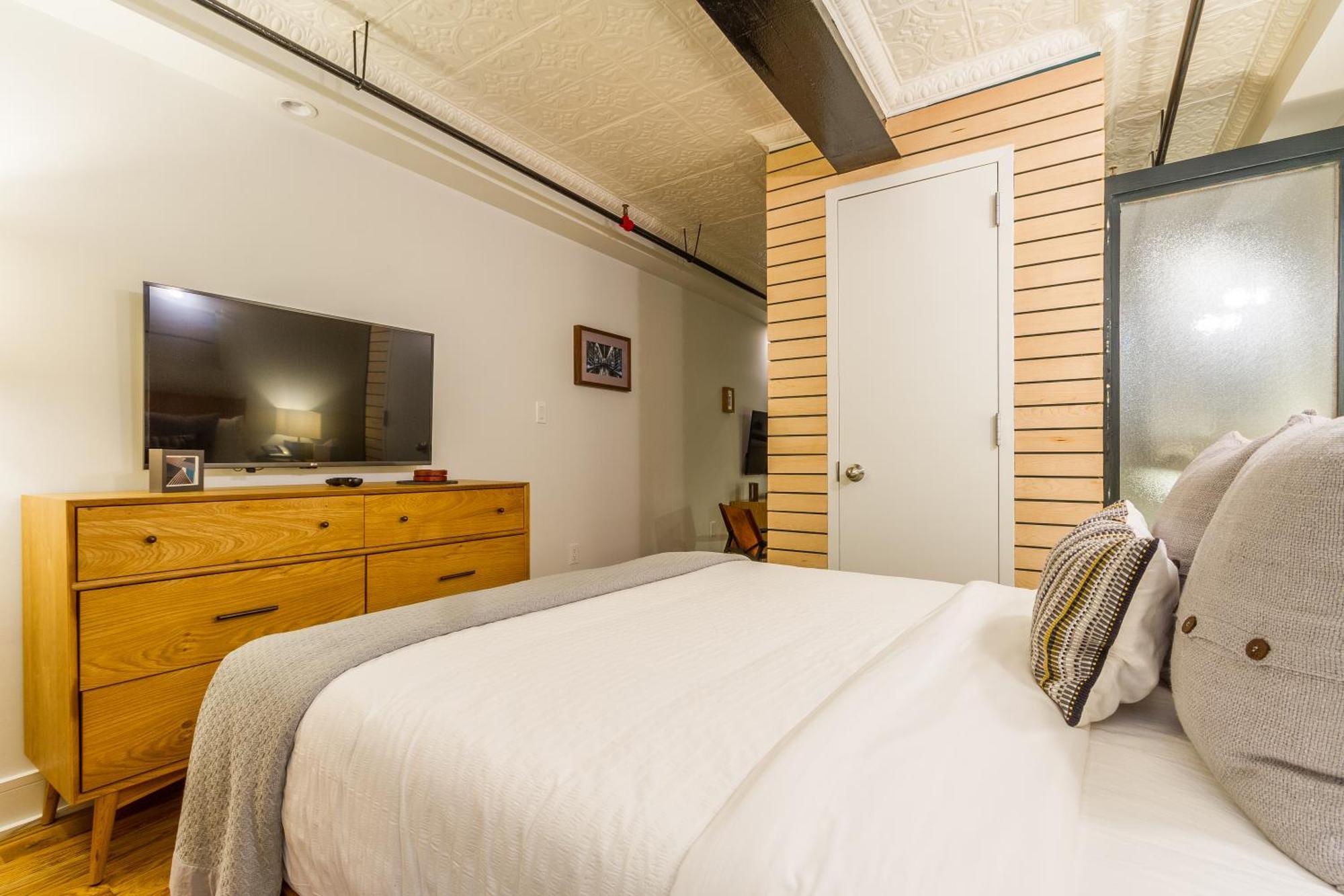 Deluxe Queen Suite Patio Kitchenette