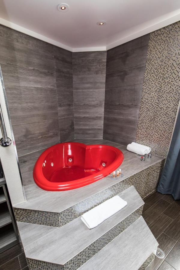 King Suite Spa Bath