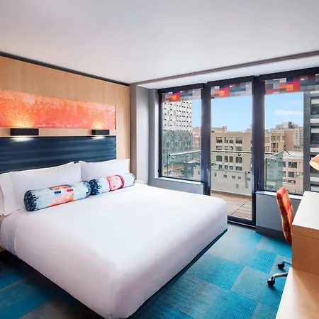 Aloft By Marriott Long Island City-Manhattan View-3